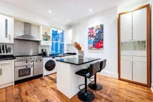 Maida Vale Mansions 2 bed -by Out of Office Lifestyle - London