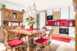 Stadtbauernhof Salzburg - Ferienwohnung - Gut Unterleithen - farm & the city