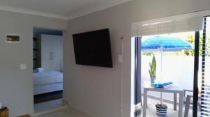 81 A & Away East Wing