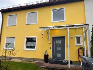 1 Privatzimmer möbliert gut ausgestattet und gute Anbindung Bus Bahn - 布伦塔尔