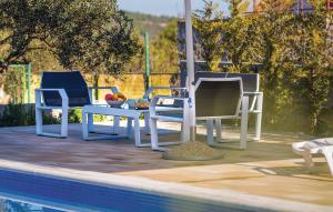 6 Bedroom Amazing Home In Bilice 