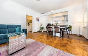 6 Bedroom Amazing Home In Bilice 