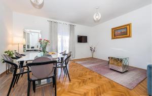 6 Bedroom Amazing Home In Bilice 