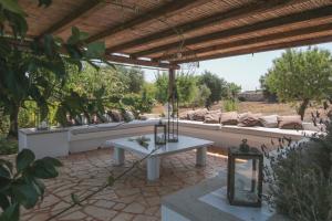 TD Il Vecchio Fienile Outdoor Kitchen with Pool View