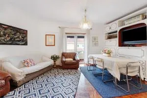 Elegant Vintage House with barbecue - Caparide