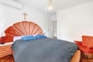 Elegant Vintage House with barbecue