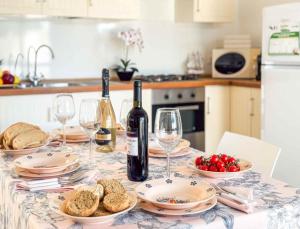 Villa Soleya with Climate and Parking in Torre Lapillo