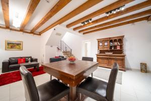 Celenga Apartments with free offsite parking 