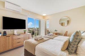 Quiet Apartment in Mantra Salt Beach by uHoliday - 2BR, 1BR and Hotel Room configurations available