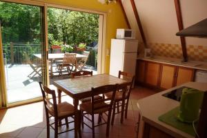 Maisons de vacances Maison spacieuse a Loubressac avec piscine privee : photos des chambres