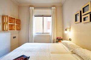 Spacious 3BRapartment in PobleSec with balcony