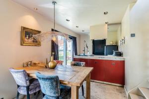 Luxury private farmhouse cottage near Amsterdam plus home cinema