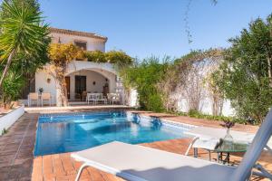 Casa rural Buenos Días con piscina, barbaco y chimenea