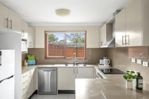 Private Ensuite Queen Room - Centrally Located at Milperra