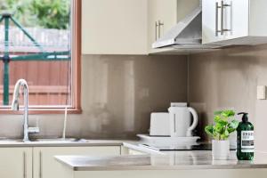 Private Ensuite Queen Room - Centrally Located at Milperra