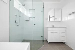 Private Ensuite Queen Room - Centrally Located at Milperra