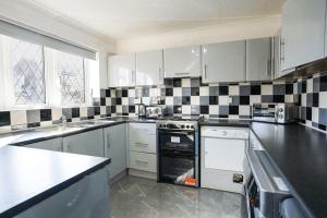 Charming 4BR for large Groups