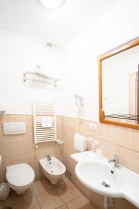 Double Room with Garden View room in Hotel Terme Zi Carmela