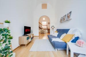 Easylife Swiss - Luxurious Garden Retreat in Castel Grande, Pergola & Historic Charm x6