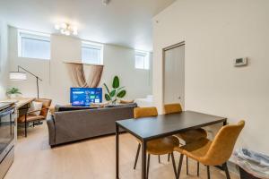 Bright and Modern Studio in Louisville # 109