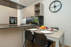 Cosy Apartment with Parking by Rent like home