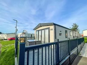 Stunning 8 Berth Caravan With Decking At Kessingland Beach Ref 90017D - Wrentham