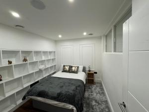 2 bedroom subterranean luxury flat in Euston