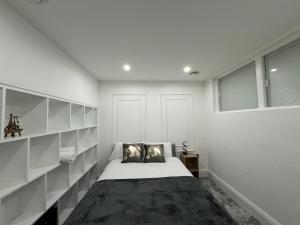 2 bedroom subterranean luxury flat in Euston