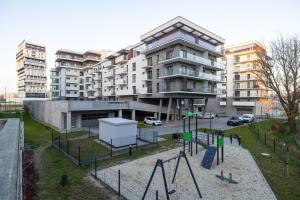 Nowoczesne Apartamenty z Parkingiem & Balkonem by Noclegi Renters