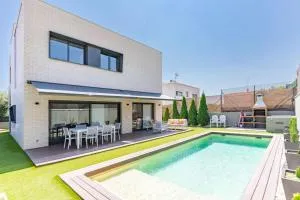 The Orange House, Barcelona, Luxury Villa - Tiana