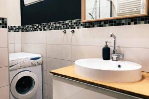 Fully equipped two bedroom apartment Schuman area