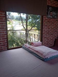 บ้าน มองดูเธอ