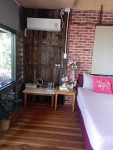 บ้าน มองดูเธอ