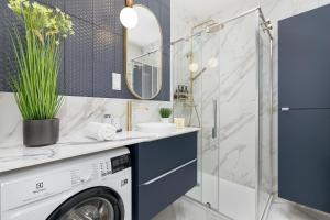 Nowoczesne Apartamenty z Parkingiem & Balkonem by Noclegi Renters