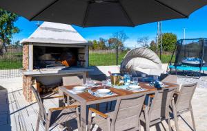 4 Bedroom Stunning Home In Nedescina