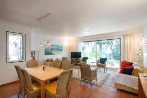 Casa do Ribeiro Salgado II by An Island Apart