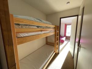 Charmant T2 cabine au pied des pistes avec balcon et commodités - FR-1-787-85