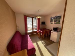 Charmant T2 cabine au pied des pistes avec balcon et commodités - FR-1-787-85