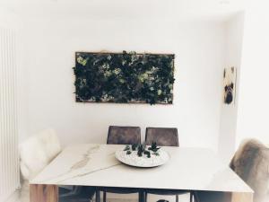 Teddington terraced cottage 3 floors, 3 bedrooms