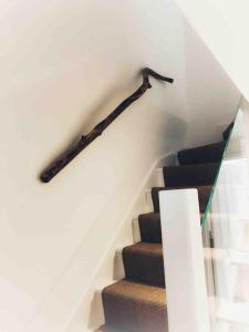 Teddington terraced cottage 3 floors, 3 bedrooms