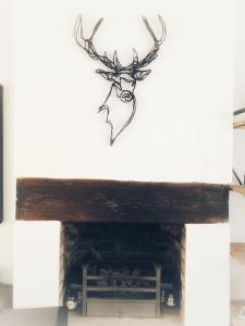 Teddington terraced cottage 3 floors, 3 bedrooms