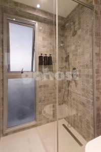 Elegant apt near Shopping del Sol and La Galeria