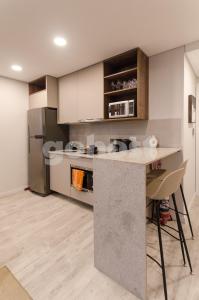 Elegant apt near Shopping del Sol and La Galeria