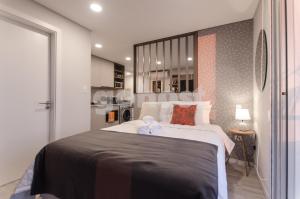 Elegant apt near Shopping del Sol and La Galeria