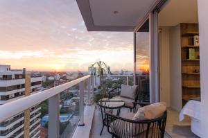 Elegant apt near Shopping del Sol and La Galeria