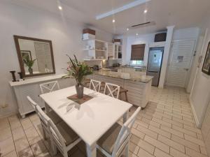 Hibiscus Suite by Simply-Seychelles