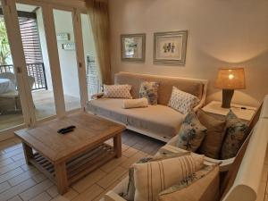 Hibiscus Suite by Simply-Seychelles