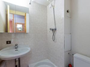 Studio cabine avec terrasse, accès direct aux pistes, idéal familles - FR-1-356-305