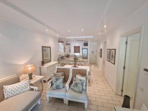 Hibiscus Suite by Simply-Seychelles