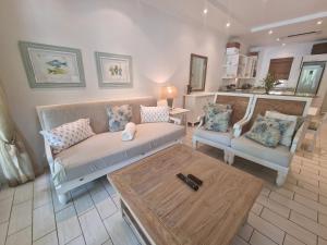 Hibiscus Suite by Simply-Seychelles